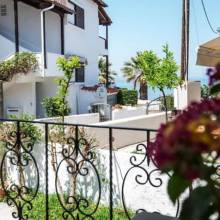 Beachfront Deluxe Apt. Пефкохори Екстериор снимка