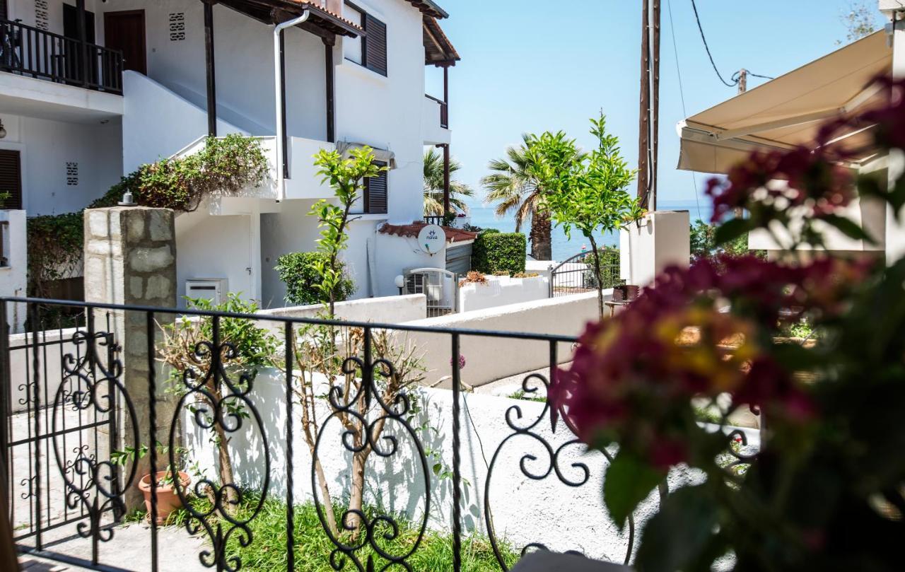 Beachfront Deluxe Apt. Пефкохори Екстериор снимка
